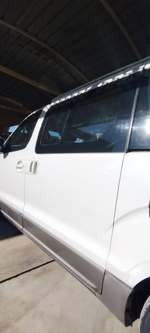 السلام عليكم للبيع ستاركس موديل 2014محور مسكركير اوتو ماتيك السياره مكفوله كفاله ماعده جاملغ اليسرء الامامي رقم قادسيه المكان صلاح الدين قضاء بلد تقاطع بني سعد الاستفسار الاتصال على الرقم *********** او ***********
