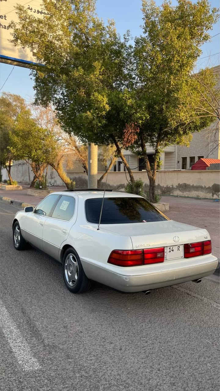 السلام عليكم للبيع لكزس LS400 موديل 1992 فول مواصفات يسرا بلاد مكينه 8 سلندر ويل كروم كفاله ضربه وكصه السياره فقط نقل رقم بصره تحويل ثاني يوم لايت زنون دواخل جلد شاشه أندرويد سماعات مضخم فتحه السياره كامله مابيها اي نقص مكينه وكير جدد تبريد ثلج حداديه كامله كهربائيات كلها كامله سياره بيها شلعه ومعدل ونعومه اله فول عزل فول كلشي ما تسمع السياره جديده بمعنه الكلمه السعر 83 وبيها مجال قليل وهذا رقمي *********** مكاني بصره البصرة, العراق
