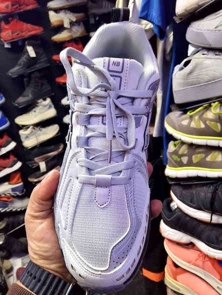 قطعه نيو بلنص 1906تحفه لون راقي قطعه فول مواصفات
خفيفه ومريحه
القياس..44
طول القدم..28سم
المنشأ..ڤيتنامي
السعر.. فقط 35الف فقط 35الف يابلاش
توجد خدمة توصيل كل المحافظات 
للحجز راسلنا واتس اب وماسنجر عله الرقم ***********ابو حيدر
