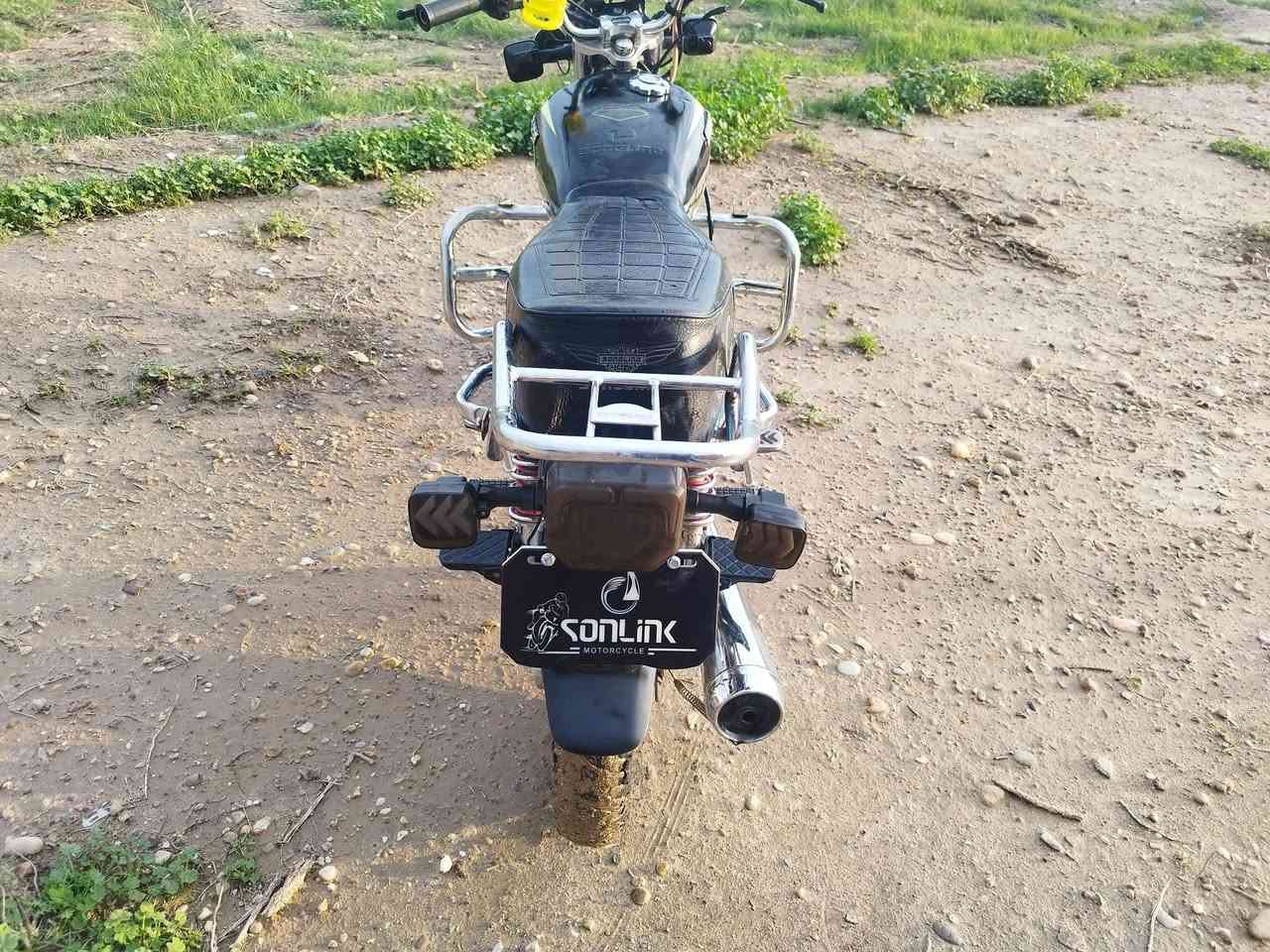 سلام عليكم دراجه للبيع نوع سولنك موديل 2024الدراجه بلادي محرك شرط مو ممدوده عليه سبانه باتري جديد +تشغيل عن بعد +منفيس الدراجه كامله مكمله المكان العباسيه رقم الهاتف ***********
