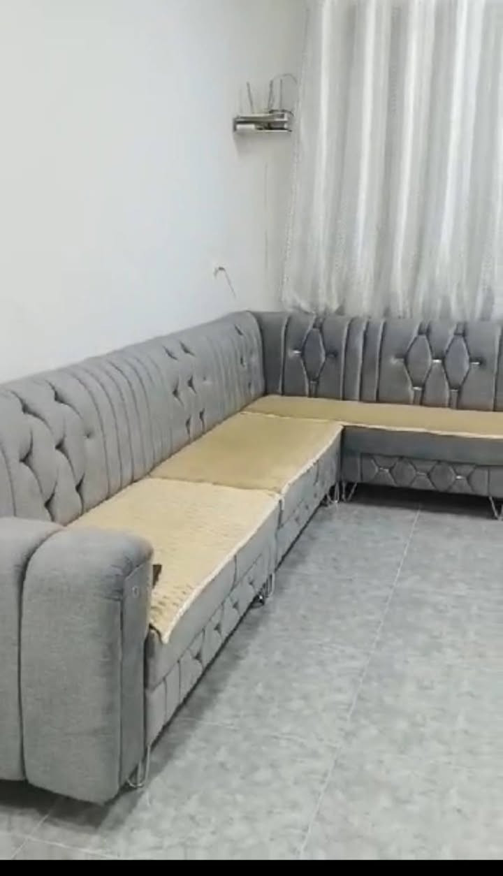 دار للبيع حي سماح الثانية منطقة ال24 مساحة  110 متر ركن مربع على شارعين موقع مميز
البيت بلدية داخل بل تمليك وبي كرت
فول 
يتكون من غرفة نوم وهول وستقبال ومطبخ وصحيات وكراج
الاستفسار انتصل عل أرقام 
***********
***********
مكتب قصر الريان حي عدن شارع التنانير قريب عل صيدلية اليمامة
