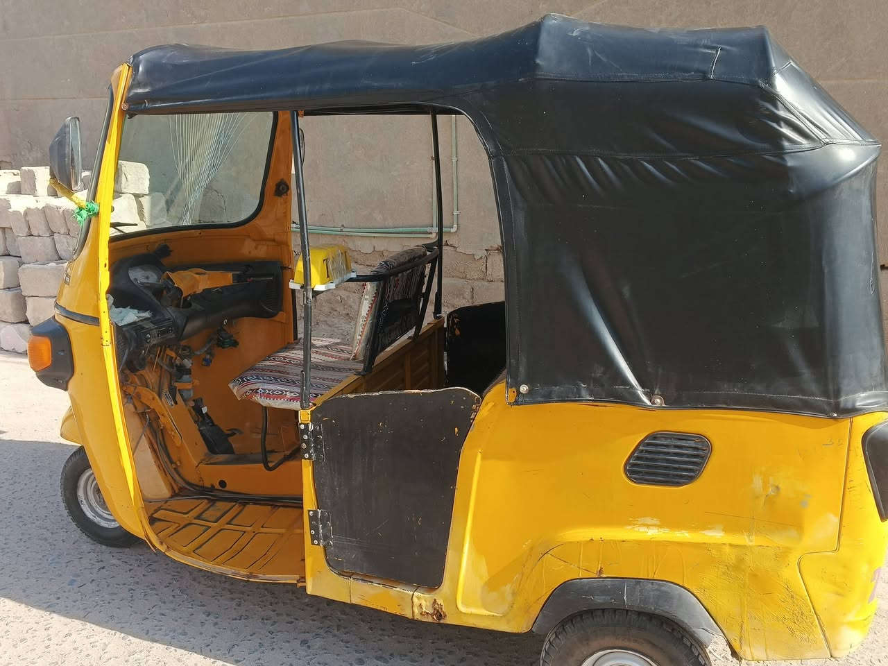 السلام عليكم تكتك للبيع بياجو موديل 19 اوراق محرك تي في اس المكان البصره شط العرب  رقم التليفو***********
