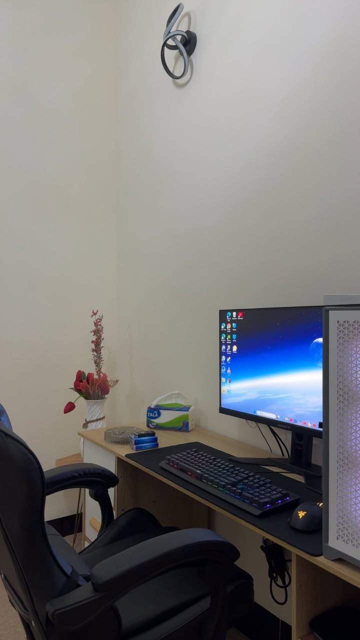 السلام عليكم بي سي للبيع المو صفات كدامك و هاي صوره للحاسبه وياها كيبوردات ثنين و سماعه هايبر اكس تو  و وشاشه تو كي مختصه بل كيمنك فقط تنطيك فريمات  عاليه  السعر مليون و900 مستعمله جديده مكان انبار فلوجه الاتصال***********
