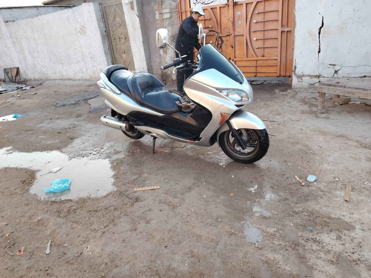 فورزا للبيع صفر ٨ 
الدراجه شويه ينراد الها ترتيبات فقط ب الكفرات الدراجه خير من الله 
٧٠٠ و بيها مجال حك الجيه الموقع بغداد 
***********
