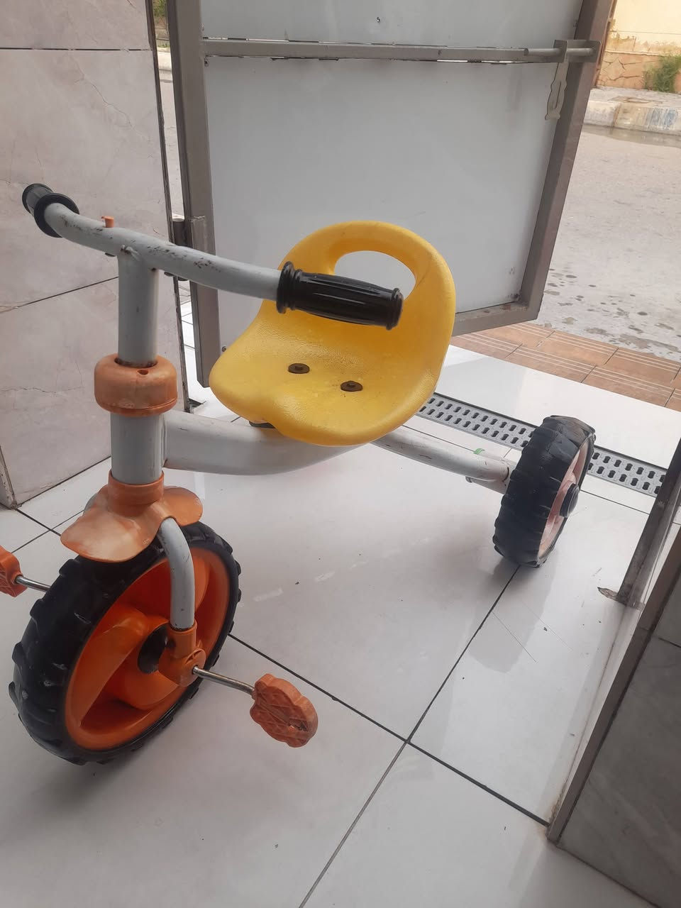 السلام عليكم باسكلات ثلاث تايرات نظاف كلش سعر الاثنين ٢٥ الف وسكوتر أوربي ١٥ الف بعقوبة التحرير ***********
