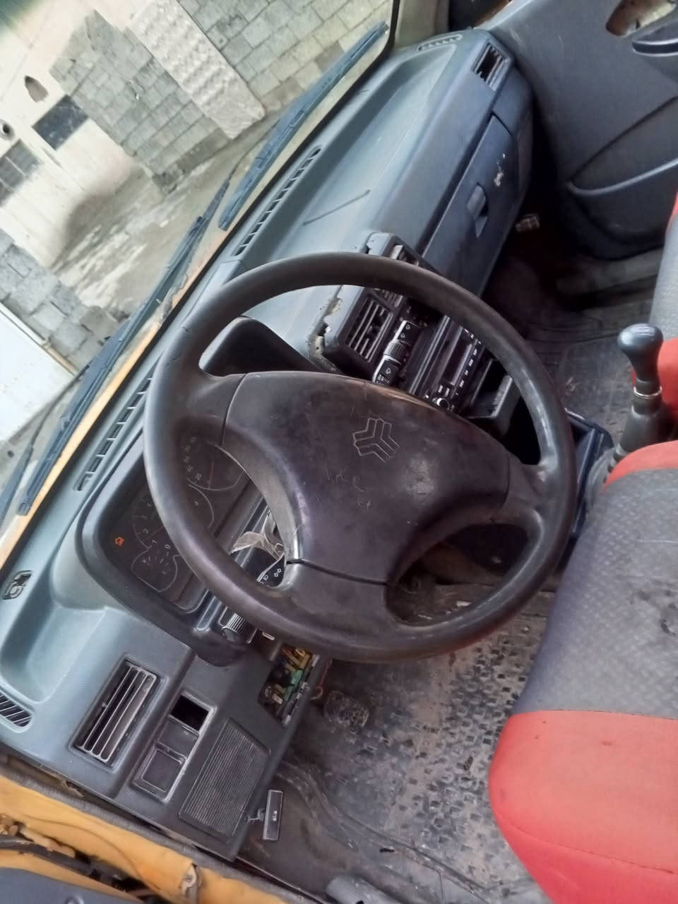 سايبه لبيع موديل 11محدث 12سياره رقم بغداد صحبها موجود بل عروبه تريد تحويل تريد وكاله سياره كل عيب ما بيها كير محرك خير من الله السنويه منتهيه من 19غرامات مصفره السعر 17بيها مجال مكان كركوك الفيلق رقم الهاتف ***********
