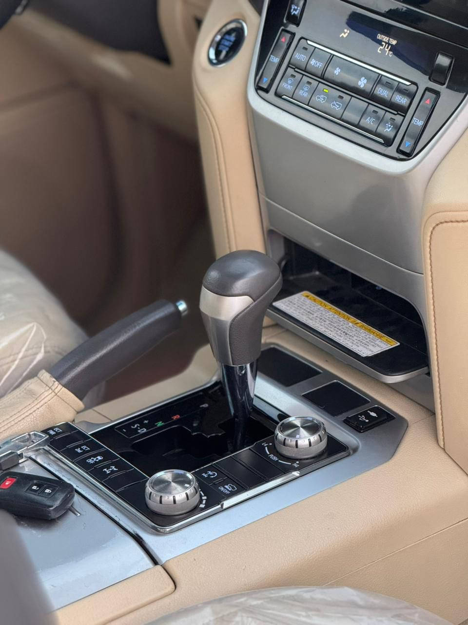 لاندكروزر ٢٠١٧
كفاله عدا بارد بسيط موضح بالصور 

 وايت ادشن ٦ سلندر جديد 

 ماشيه 94 حقيقي

 

السياره وايت ادشن معروف

 مواصفاتها 

٨ارباك

٣شاشات والاماميه قلاب اصل

طفايه

سبايدر مسح وعلامه تيوتا كزاز 

كشنين كهرباء

كشنات جلد 

تشغيل عن بعد

لايت امامي اسود 

حساس امامي عالي و خلفي ناطق

دبل موس واشاير لكزز

بجم زنون وزراك مع تحكم بمستوى الضوء الخارجي

كامره خلفيه ابلادي

مري شفط وقلاب

رقم بغداد جديد وهزه جديده باسمي تحويل مباشر 

السعر 480

مكاني بغداد

 

للاستفسار او  الاتصال***********
