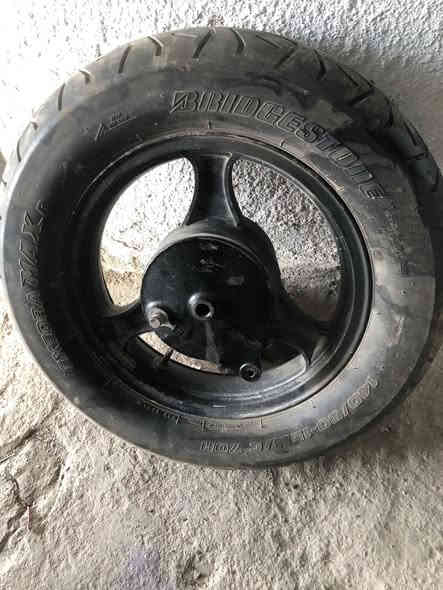 للبيع هارلي بدون اوراق نضيفة محرك ستوتة كلش نضيف والويل الوره مال ايراني وشدودلة تاير بوكسر السعر 350 مكاني خور الزبير
***********واتساب 

ملاحضه هذا محركها لبلاد موجود وكل تفرعاتة بس مااعرف شنو بي الي يريدة موجود بغير سعر ومناسب وعندي هذا التاير خلفي اصور مال بطح كامل
