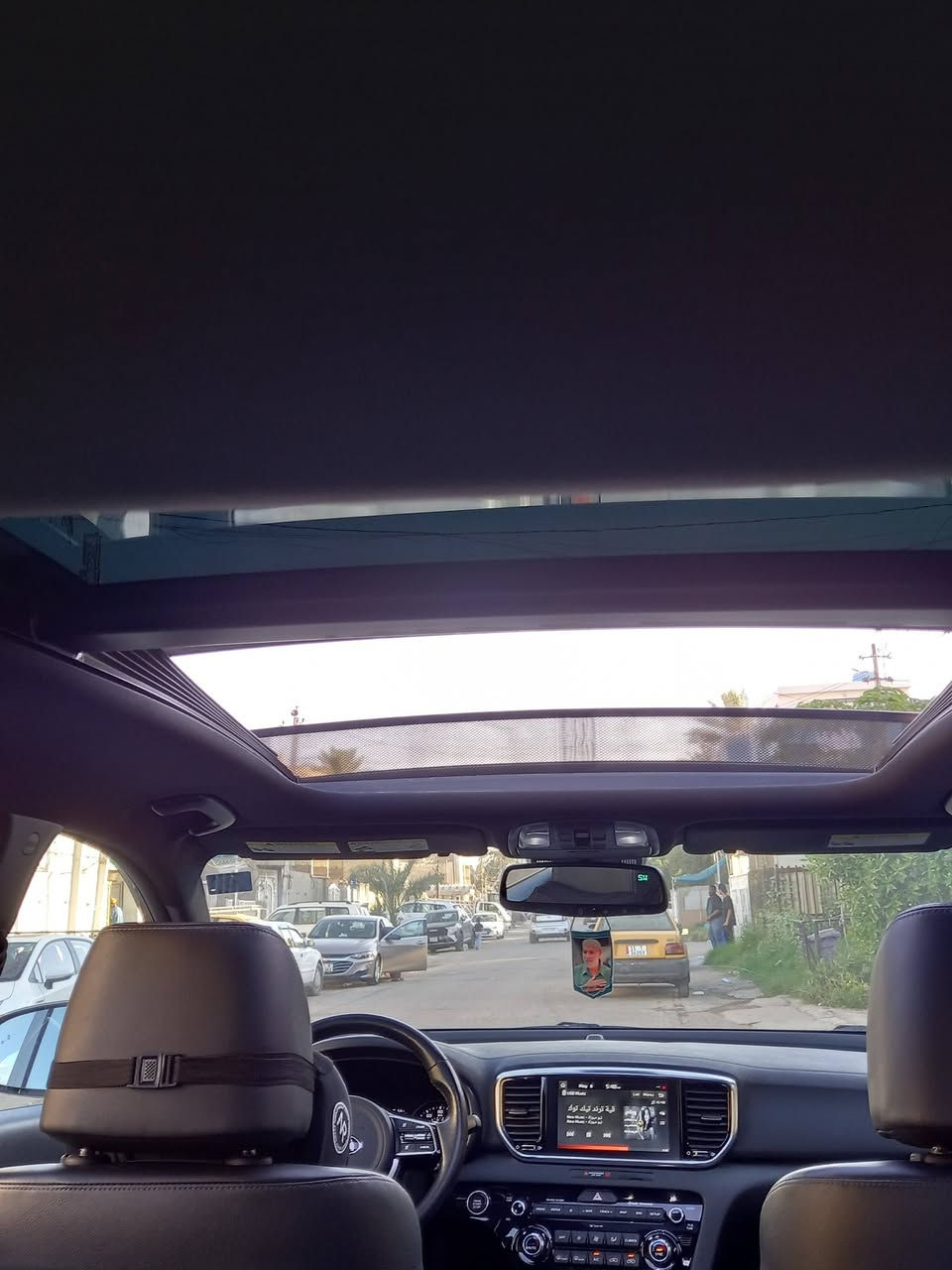 السلام عليكم سبورتج موديل ٢٢ كلين امريكي موصفات واحد على واحد sx اعلى مواصفات حادث دخول امطار للدوسه مأشر ويا الصور السياره شغاله واكو فيديو باامريكا السياره شغاله ماشيه ٣٩ سعر ١٩٥  بيها مجال رقم *********** حي اور خلف نادي النفط

