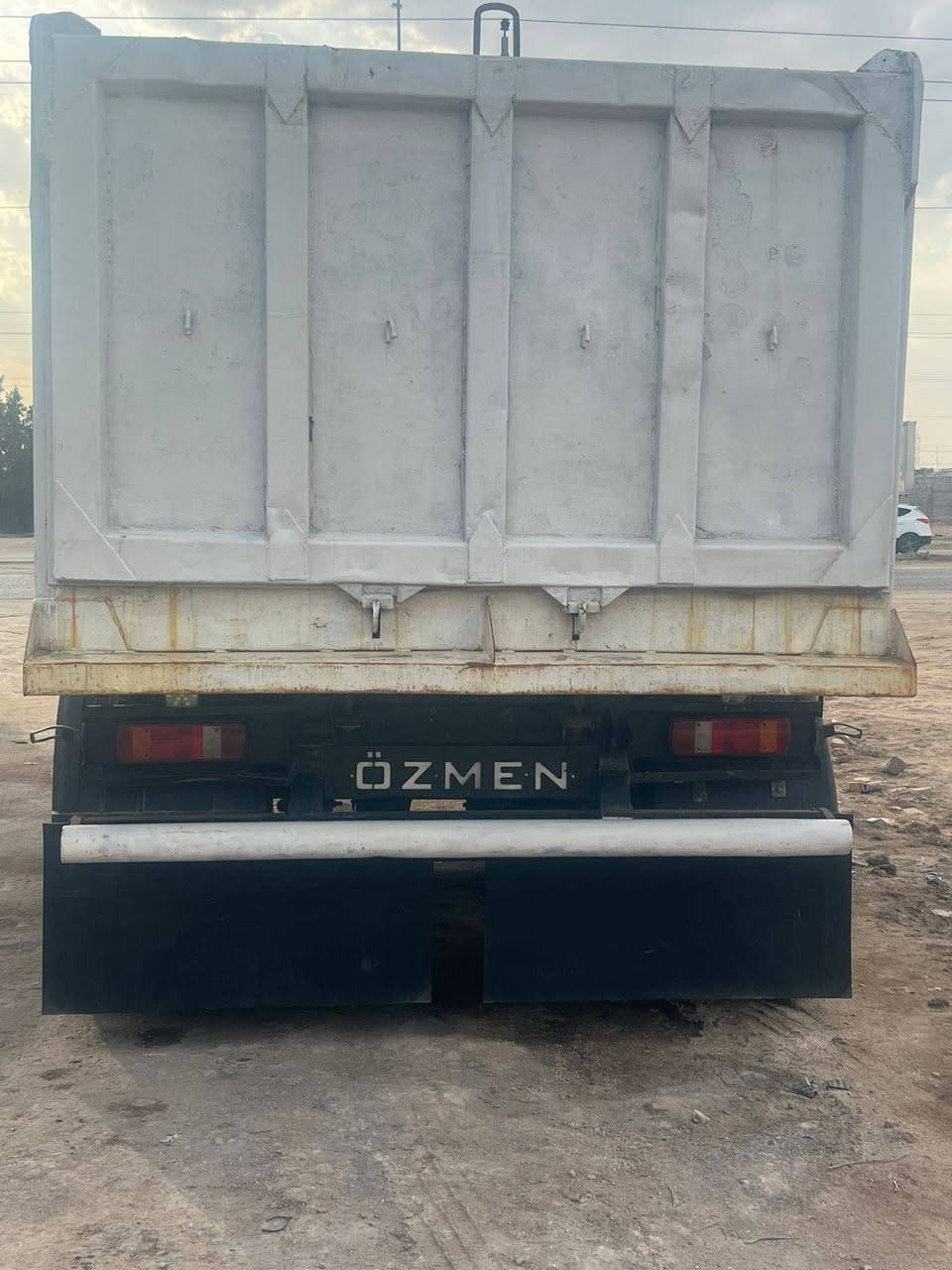 السلام عليكم عربانه للبيع اوزمن تخم تاير حداده جديده عربانه جاهزة من كلشي كهربائيات كلهه شغاله
***********
