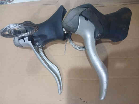 السلام عليكم كباتن
متوفر سيت كروب شيمانو أصلي تفصيخ ع أيدي 
كابتن السيت يحتوي ع مجمع وبدلات وكير أمامي وخلفي  وفجوج بريك وزنجيل 
السيت 7×3/ 
السعر المطلوب 75الف 
العنوان البصره الجمهورية شارع المكاتب 
***********
***********
تحياتي للجميع أخوكم محمد المنصوري
