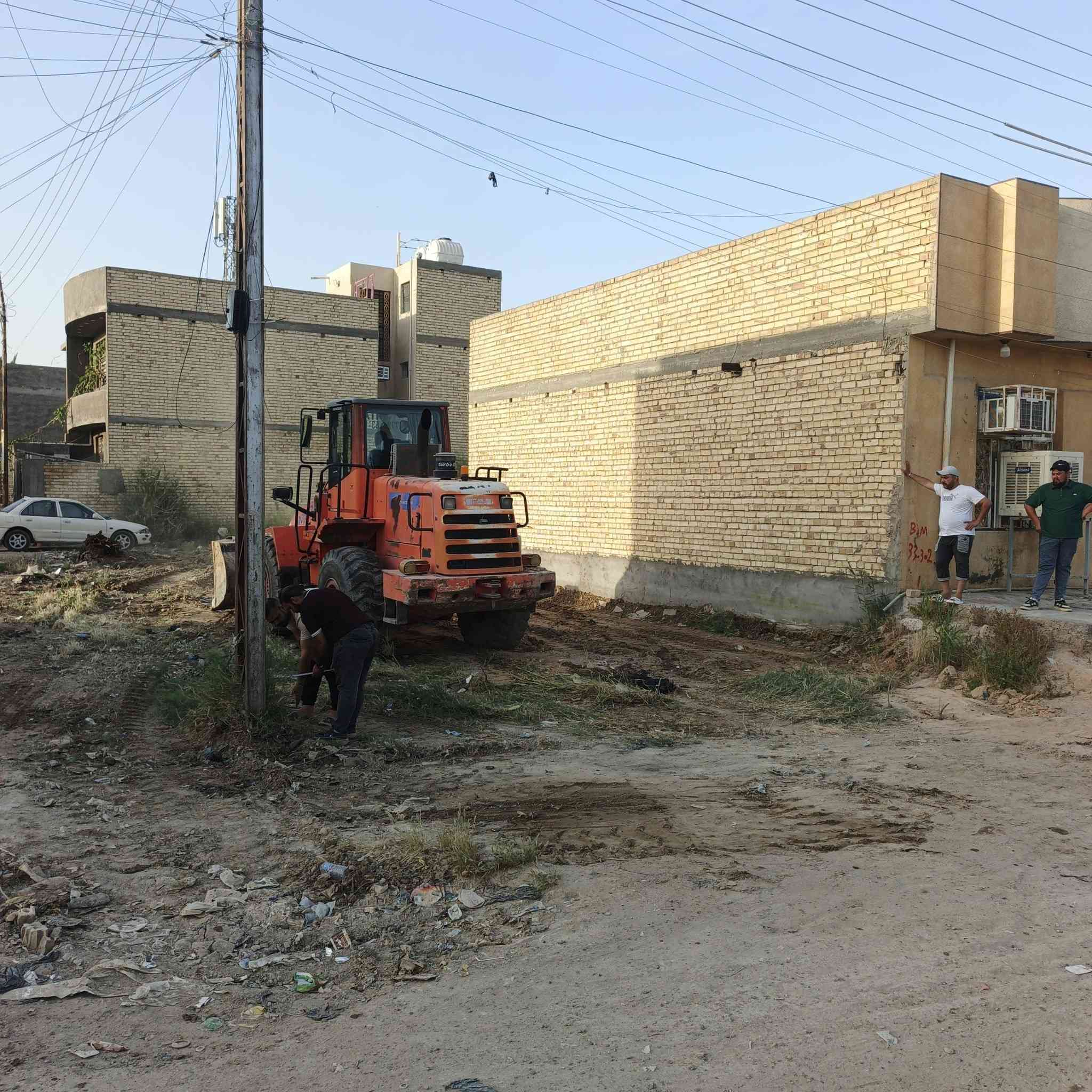السلام عليكم بيوت للبيع عدد (٢) مساحة ٥٠ متر البيت الواحد على التبليط نافل على سوق السوداني موقع كلش حلو تريد طابق او طابقين حسب رغبت المشتري للتواصل ‏‪***********‬‏
