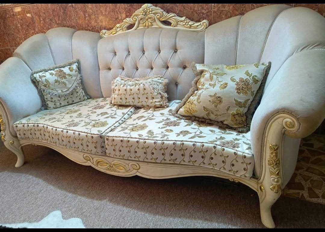 تخم زان ملكي تركي عشر مقاعد السعر 700 مع طبلة وسطيه حجم كبير عنواني بغداد الشعب سبب البيع لصغر المكان تواصل خاص او مراسله الرقم ***********
