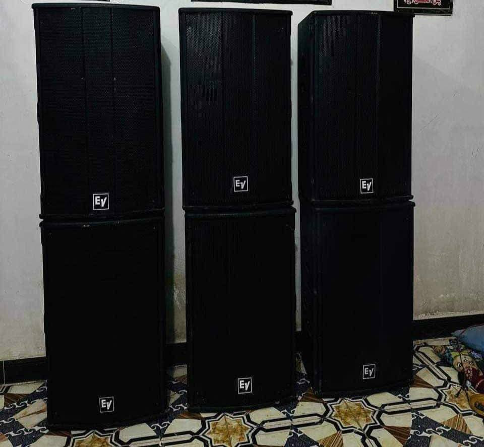 سماعات ايفي كوبي و جهاز مكسر 12خط شرط الفحص نضافه ٨٠ بل ١٠٠البيع السعر 1500 مليون ونص مكاني البصره زبير الشراي يراسلني رقم الهاتف ***********
