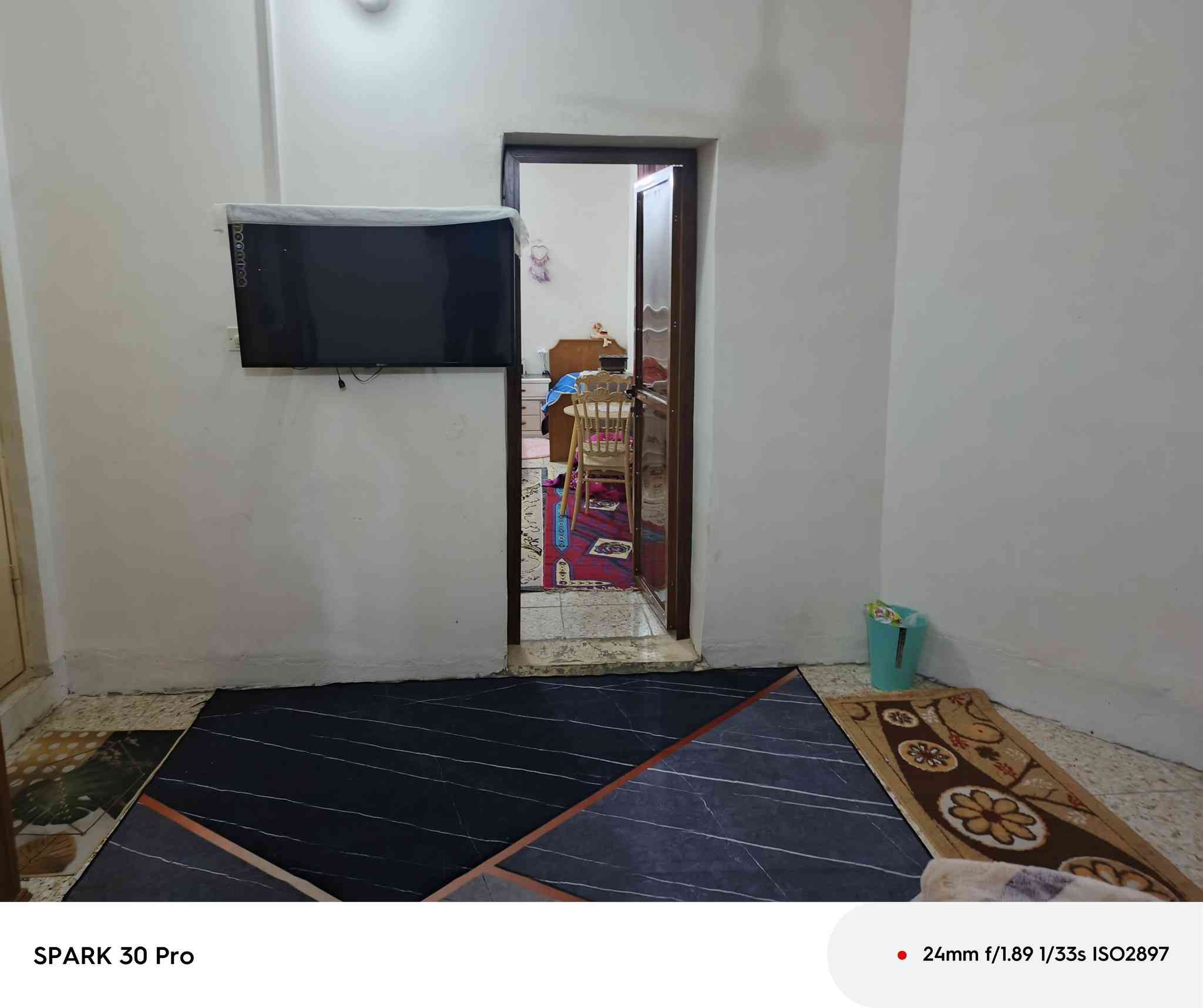 دار للبيع 100متر مربع يحتوي على ثلاث غرف وصاله ومطبخ واستقبال وثلاث حمامات طابقين مواد البناء طابوق والاساس والسقف كونكريت مع الطابق الثاني كذالك طابوق وصب العنوان ماقبل باب دخول مطار النجف الاشرف ارقام الشراء(***********)(***********)او مراسله الصفحه
