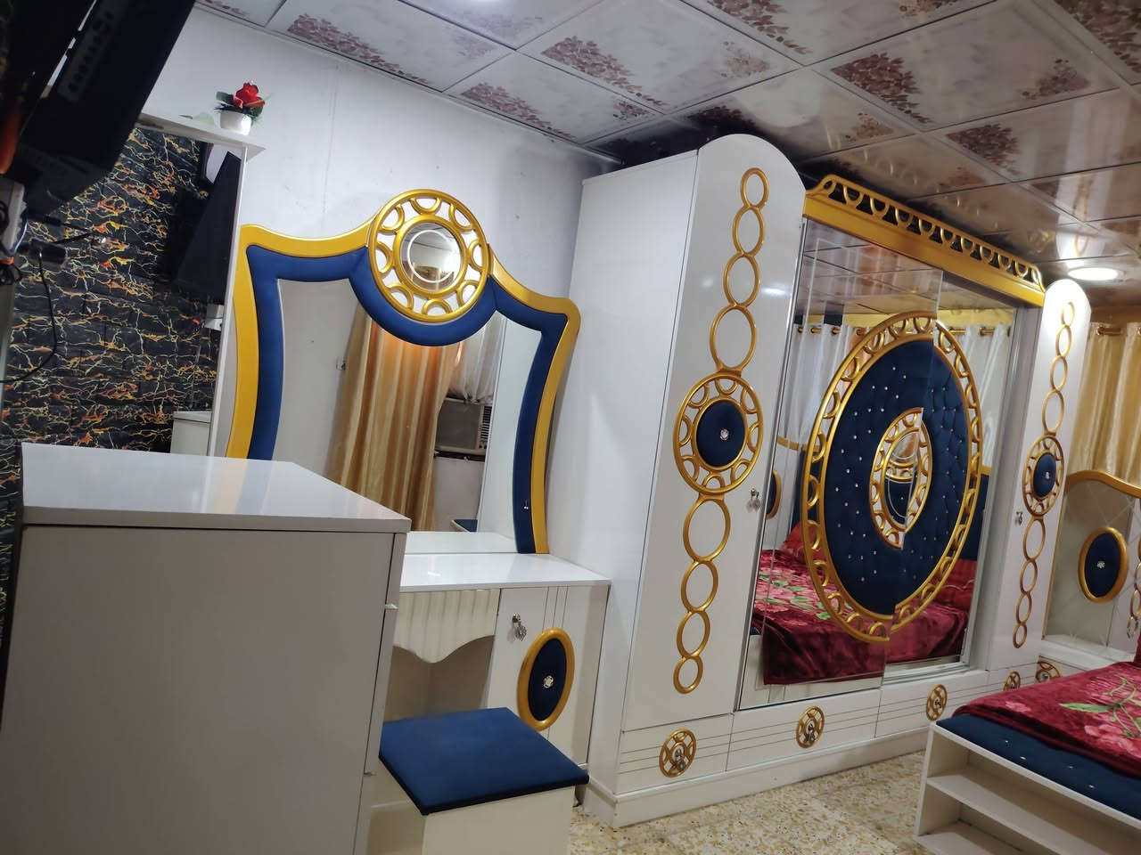 السلام عليكم للبيع غرفه تركيه نضافته ٩٨٪  العدد9 قطع مثل ماوضح بالصور عنواني بغداد الشعله السعر ٨٥٠ رقم ***********
