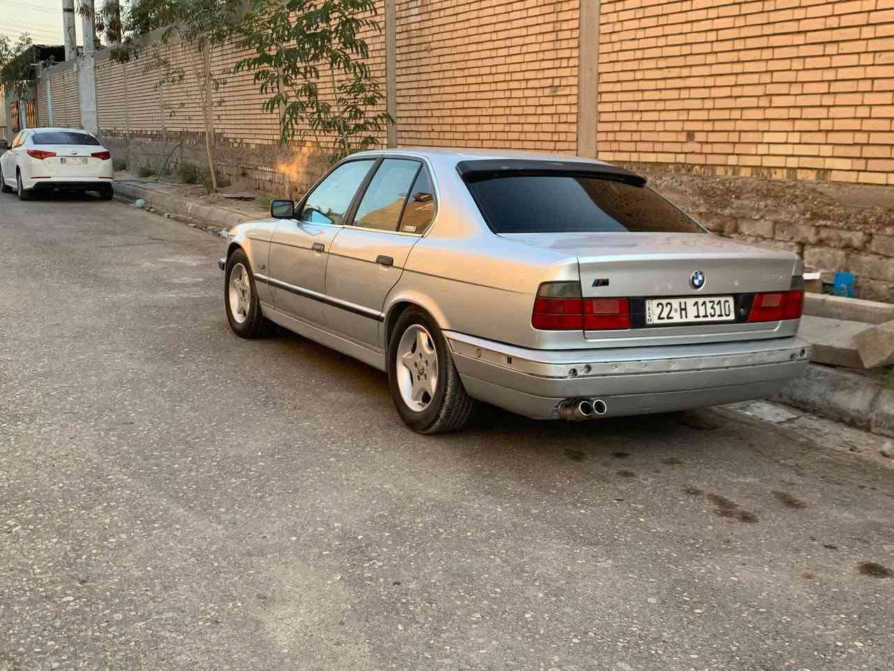 السلام عليكم
للبيع بي ام 525 موديل 1990 رقم اربيل انكليزي سنوية جديدة لل30 محرك 25 فانوس تبريدهة ثلج 
السعر 55 وبيهة مجال مكاني البصرة القرنة 
*********** القرنة, البصرة
