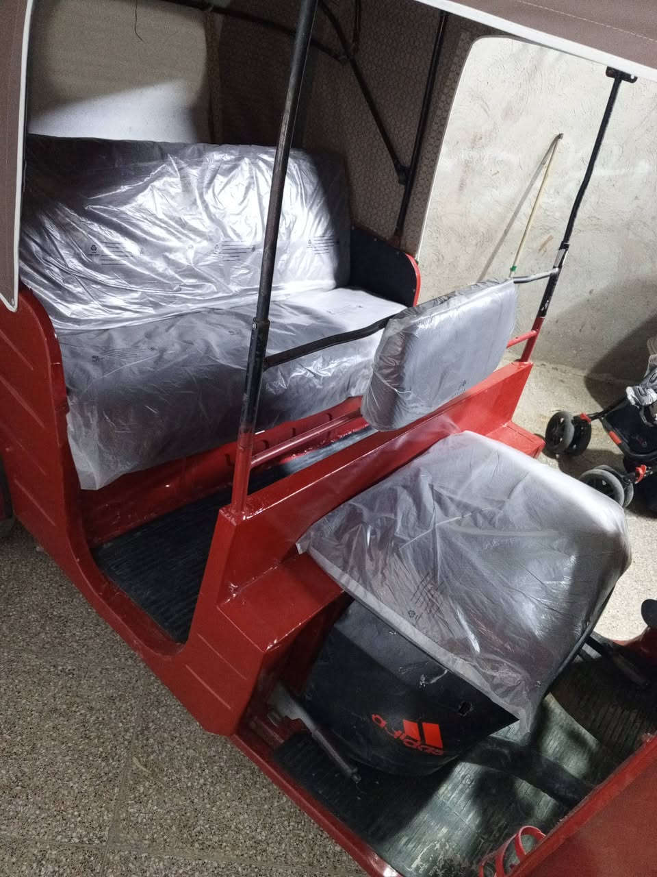 تكتك 18 مكينه 20
معمره عام بيها صليب وبلكات 
سعر 5و200 وبيها مجال  
*********** 
تحويل ثاني يوم هزه جديدة 
بغداد قرية الانتصار
