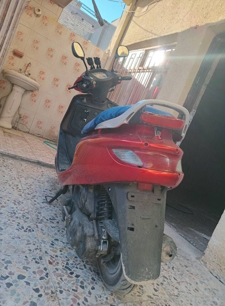 فور تي اخت الجديد  ب ٤٠٠  وبيها مجال بسيط كله شغال مكينه بالجيس  انتصال فقط سيم  *********** بغداد, العراق
