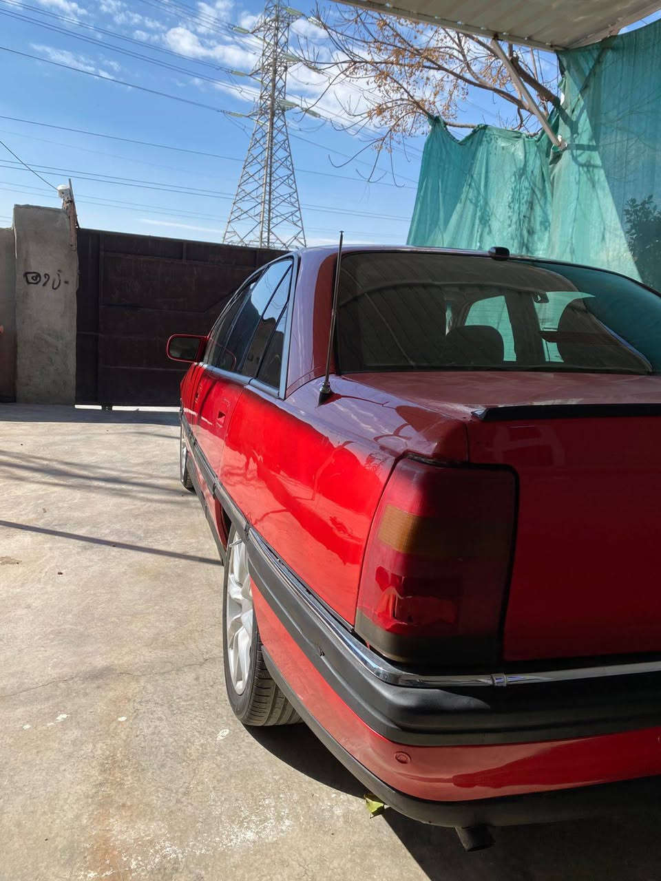 اوبل اوميكا موديل 1991
محرك 20 بلادي 
رقم اربيل دولي ل 2030 
بدون ضربه  صبغه بلادي 
بس جاملغات ورا صبغ 
كير ومحرك بشرط  
اكسل وصدر امامي وخلفي بشرط 
تايرات جدد 
لايت زينون  شاشه ايبات 
سعر 38 $ 
اي استفسار خابر 
*********** كركوك, العراق
