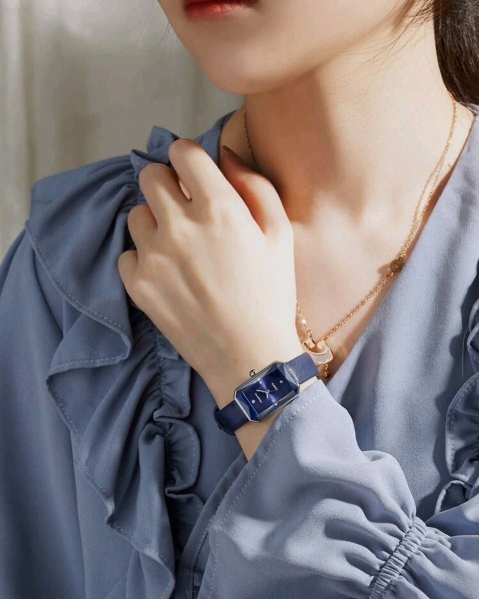 ✨ الأناقة الحقيقية تكمن في البساطة ✨

⌚ ساعة نسائية من Rebirth بتصميم رباعي أنيق يجمع بين الطابع العتيق واللمسة العصرية، لتمنحك إطلالة راقية تناسب كل يوم.

💎 تصميم كاجوال أنيق
⏱️ حركة كوارتز دقيقة
✨ خفيفة ومريحة للارتداء
🤍 مناسبة للعمل، الجامعة والخروجات اليومية
كما يوفر بيج Aveen Store الخدمات التالية:
✅ شحن سلات من SHEIN.
✅ شحن الطلبات الخاصة من SHEIN.
✅ شحن مجاني ضمن العروض المتوفرة
💕 شاركوا المنشور مع أصدقائكم، وتابعوا Aveen Store حتى يصلكم كل جديد.
📩 للحجز والاستفسار راسلونا على الخاص.
#shein #shopping #style #explore #iraq


**إذا كنت صاحب هذا الإعلان وتريد حذفه لأي سبب، رجاءا أرسل رسالة إلى الدعم الفني**