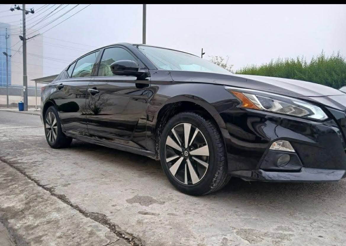 ALTIMA 2020 SL 
فول فول بەسمە سلایت شەغال کوشین جلد کوشین هیتەر شاشە گەورە فول فول سةيارةكة. ٢ پارچةي سبوغة كةمةك ژوري هةية يةك جي ساردي هةية كيرو مةكينةو رادارو بةردي بةشةرت  سةعري ١٣٦ مةجالةكي برايانة  (١٤)وةرةقةش غةرامةي لةسةرة دواي مامةلة دةيكةرينمةوة زانياري زياتر *********** أربيل, العراق
