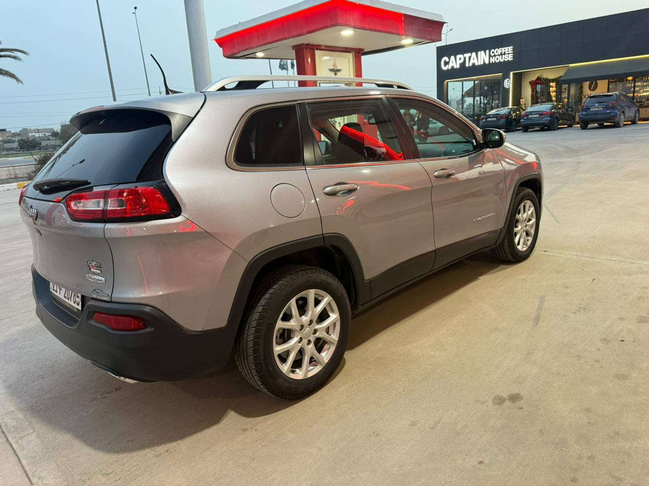 جيب شيروكي استيشن فول اتوماتيك كير محرك مامفتوح محرك 6 موديل 2018 جاملغ صبغ بدون داوخل  بدون ايرباك  سعر 120 ورقه   ***********
