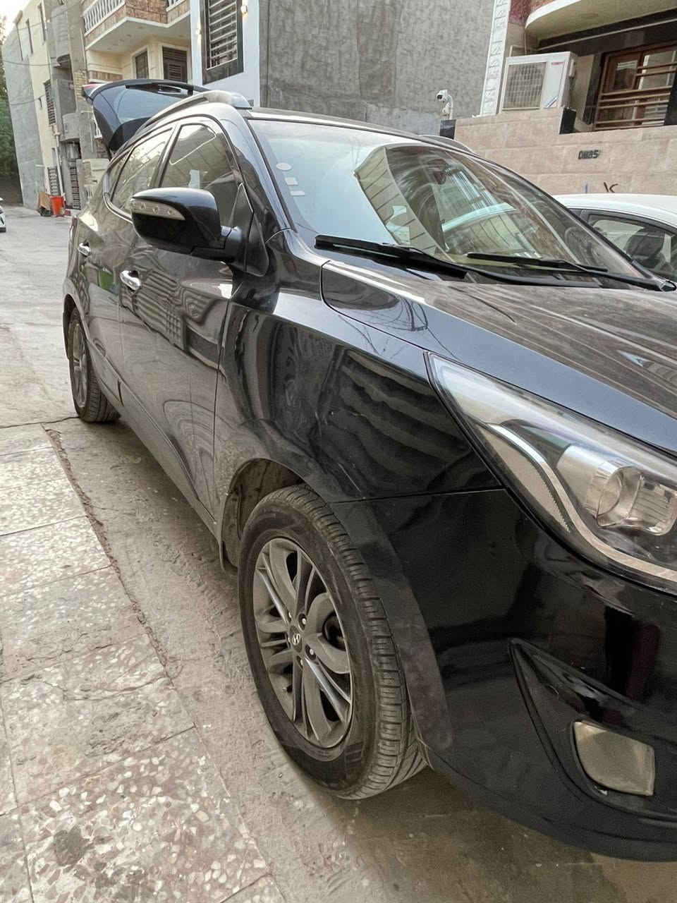 هونداي توسان 2015 خليجي للبيع
المواصفات : قطعتين تبريد ،، دكمه فور ويل ،، تحكم ستيرن ،، تحكم لايتات كهرباء ،، 5 ويل كب گروم لدات أماميه نهاري ،، سايد بريك رجل ،، داخل چكليتي وبيجي ،، بروجكترات امامي ،، أشاير بلمري ،، يدات نيكل ،،
طبعا صدر جديد ،، تخم تاير جديد
تحويل او وكاله  للأستفسار ***********  بغداد الدورة
