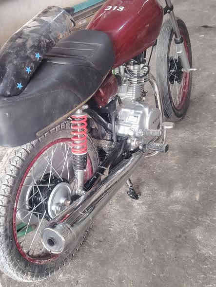 سلام عليكم 🌹
دراجه لبيع كلك مكفوله من سرقه   محرك انتنس مبدل فقط ولفات تعمير كله جديد صبغ تانكي دم الغزال  السعر 575 بيه مجال الرقم *********** متواجد خاص
