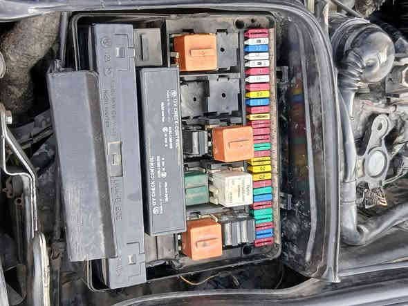 BMW 525i
أصل بليتة وبدون حادث
موديل 1992 محدث 1995 
بجم عريض 
فتحت سقف سلايت
مصبوغه عام 
محرك كبس المرغوب ديجيتال بدون صرف بدون نفخ
كير اوتوماتيك ونظام  s/*/e شغال وكير مكفول
ضفيرة مابيها جطل واحد كله بلادي  
تدفئة تبريد شغال 
جامات رباعي كهرب
الدشبول والأنارات داخلية كلها شغالة
لايت ناصي والعالي شغال وبيهن سوارات ثلجي اشاير ودبل شغال
قفل مركزي وياه تصعيد جامات وسلايت مع  ما تقفل سيارة 
غرفتها مخمل ألبلادي نضافة نفس ماموجود بالصور
فيتب  وبلكات ونوزلات 
صدر امامي خلفي جديد
أي بي اس (ABS)شغال 
رقم اربيل وسنوية وهزة كلو جديد مايعوزو مصرف جاهزة بس تحول
أتصل او واتساب
‎0789 244 5902
