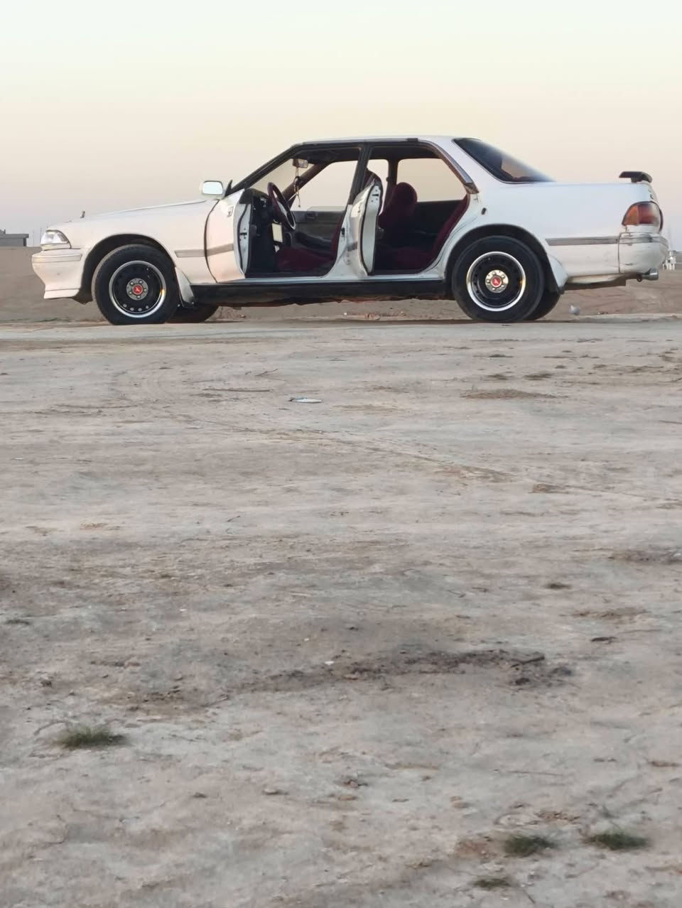 السلام عليكم ورحمة الله وبركاته 

مارك 
محرك ونجي محرك وكير شرط  طخم تايرات  جدد سياره نضيفة ومرتبة مال جناي رقم فحص نينوى وشرط التحويل  
السعر30وبيها مجال 
للاستفسار  
***********
مكان السياره الشرقاط
