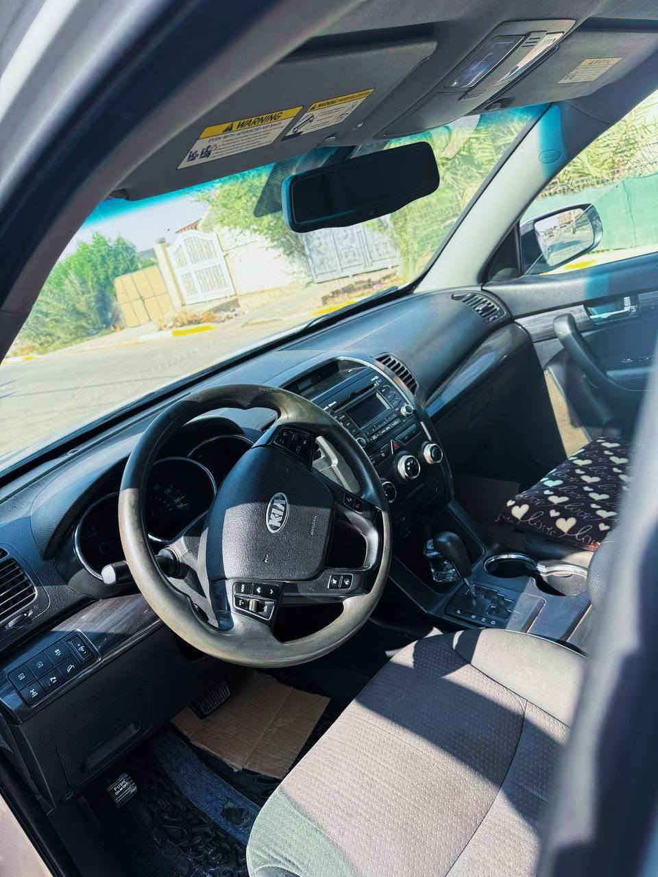 السلام وعليكم
كيا سورنتو موديل20011 امريكي  رقم ديالى مشروع وطني شرط التحويل السنويه 29.   1قطع صبغ  ماشيه 120  السونار بمنشور 
مكينه 4 سلندر دوش 2400 
7راكب  
تحكمات استريين 
كامره خلفيه 
تدفئة كشنات
مانع انزلاق 
فور ويل AWD   
تخم تاير صدر أمامي خلفي جديد للاستفسار الاتصال على الرقم ***********
السعر 132وبيه مجال
