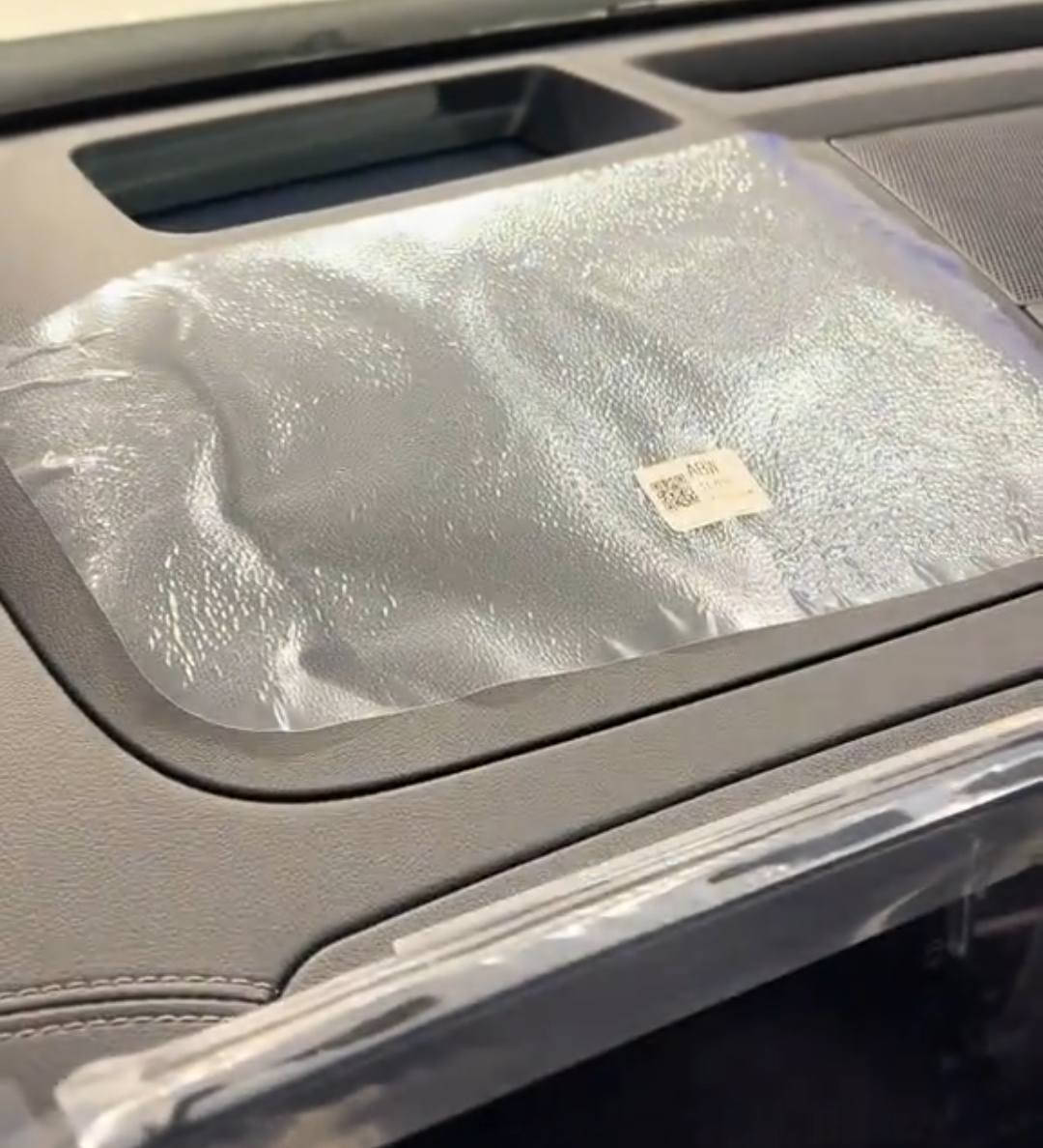 كيا سورينتو 2025  ( خـليـجـي )
كاملة المواصفات فول مواصفات 

الموديل: 2025 (خليجي)
المحرك: 6 سلندر سعة 3.5 لتر
العداد: 2.500كم فقط
الضمان: ضمان المجموعة الدولية 5 سنوات أو 100,000 كم
الرقم:اربيل

أبرز المواصفات:
شاشة دجتال
تحكم بالتقديم والترجيع عن طريق الريموت
داتشو
حساسات 360 عدد 12
رادار أمامي وخلفي
4 كاميرات 360 درجة
ناقل حركة أوتوماتيك ماوس
مقاعد جلد أصلي تبريد وتدفئة
تشغيل بالبصمة مع خاصية التشغيل عن بعد ونظام الترحيب
عداد سرعة ديجتال متغير
مقاعد كهربائية
7 ركاب
تبريد ثلاثي للمقاعد
صندوق كهربائي
شحن لاسلكي
جنوط قياس 20 إنج
كرسي كهربائي خزن 
دوسات على الجوانب
للاستفسار الاتصال ***********
