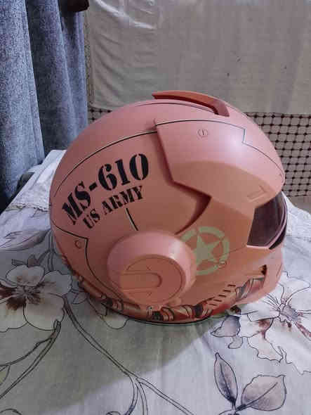 خوذة دراجة نارية اصليه للبيع السعر خاص بصره الاتصال على الرقم التالي ***********
