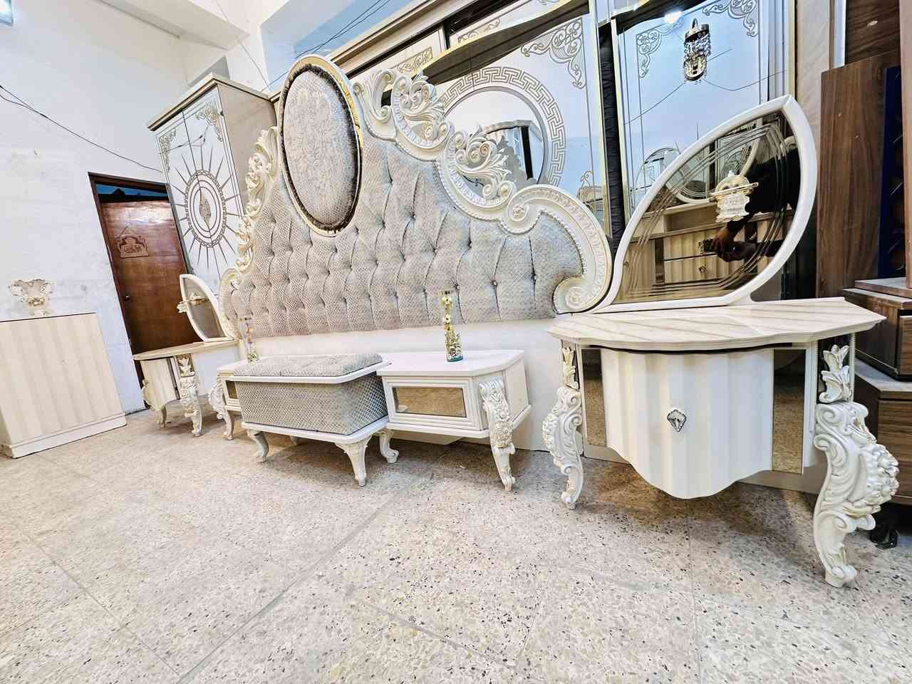 غرفة نوم تركي كلاسك  درجه أولى استخدام قليل
صطح مرمر+ خشب ثقيل 
ميز تواليت 🦋
قماش وتر بروف +جعب الغزال 
اناره شغاله 💡💡+ برغي وجوي حديد سكك هايدروليك + نرماده هايدروليك + جام برونزي 
تتكون من 9 قطع 
سعر الجديد 27 ورقه 
سعر الحالي مليون 450 الف 
تشمل توصيل والشد داخل بغداد مجاناً


**إذا كنت صاحب هذا الإعلان وتريد حذفه لأي سبب، رجاءا أرسل رسالة إلى الدعم الفني**