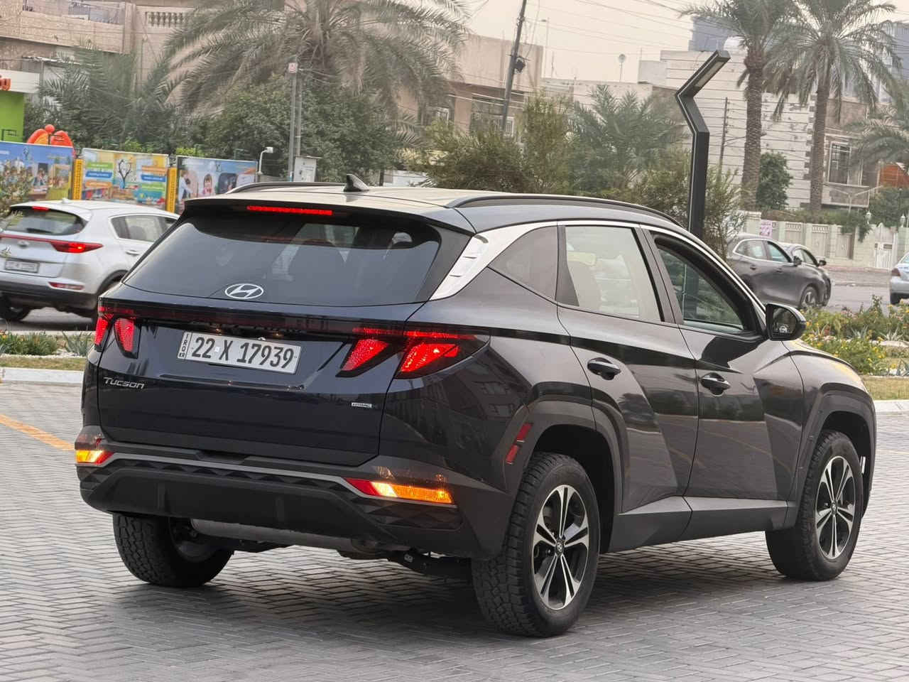 السلام عليكم
للبيع 
لون نيلي السيارة 
توسان موديل 2024  وارد امريكي رقم اربيل 
ماشية 9  فقط تحويل او وكالة للمشتري 
حسب الرغبة / جاملغ مبدل + تصليح جزء البنيد بسيط بدون دواخل  شرط 
تبريد وراديترات ومروحه كلهن بلاديات 
   مواصفات Sel 
مكينة 2500 تنفس طبيعي سمارت 
بصمة تشغيل + تشغيل عن بعد + الابواب بصمة + رادار امامي - خلفي -جانبي 
تبريد قطعتين + تحكمات استيرن وكروز سرعه _ شاشة - كامرا خلفية دواره 
تدفئه كشنات -  
اشاير مري - تحديد مسار قيادة أليه 
انظمة قيادة . فور ويل اطفاء ذاتي
اوتو هولد
 . وباقي المواصفات معروفة . السيارة جاهزه وحلوه جديده 
تبريد راديترات مروحه كلهن بوضع الشركة بلاديات 
دواخل شواصي لغود مكفولة وشرط الفحص والسونار ابيع 
حجر البيئه بلادي 
رادار بلادي 
بغداد المنصور   
واتساب متوفر او الاتصال عالرقم 
*********** 
سعرها 196    ورقة
