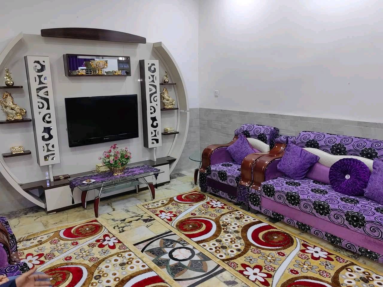 بيت للبيع بناء درجه اولى مسلح حي المعلمين الجديد شارع البطاقة الوطنية قرب اسواق طيوفه المساحة 156 متر  يحتوي على 3 غرف نوم صالتين 3 حمامات واحد غربي وشرقي، المطبخ يحتوي على كاونتر HDF جديد وسيراميك تركي وزارة البيت سيراميك تركي ، السطح ايزوكام، ارضية البيت مرمر فوليت تركي درجة أولى الدرج مرمر مع محجر الطابق الثاني سيراميك، كراج سيارة مع سقيفة، مع مقطورة وسخان وماطور ماء...
لمعرفة السعر على الرقم ادناه ***********