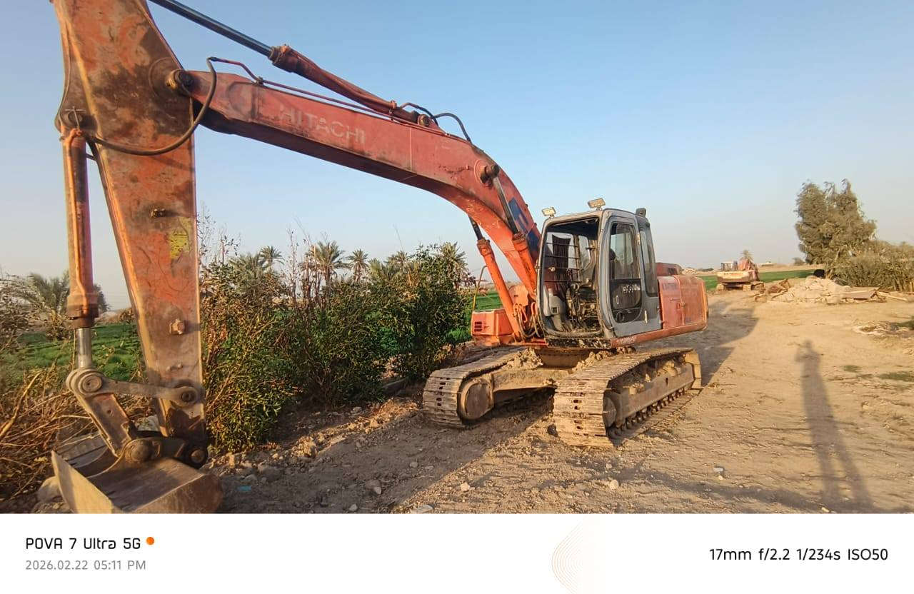 للبيع فيات هيتاشي فايف
جاهز للعمل . رقم دهوك السعر 130. 
***********
