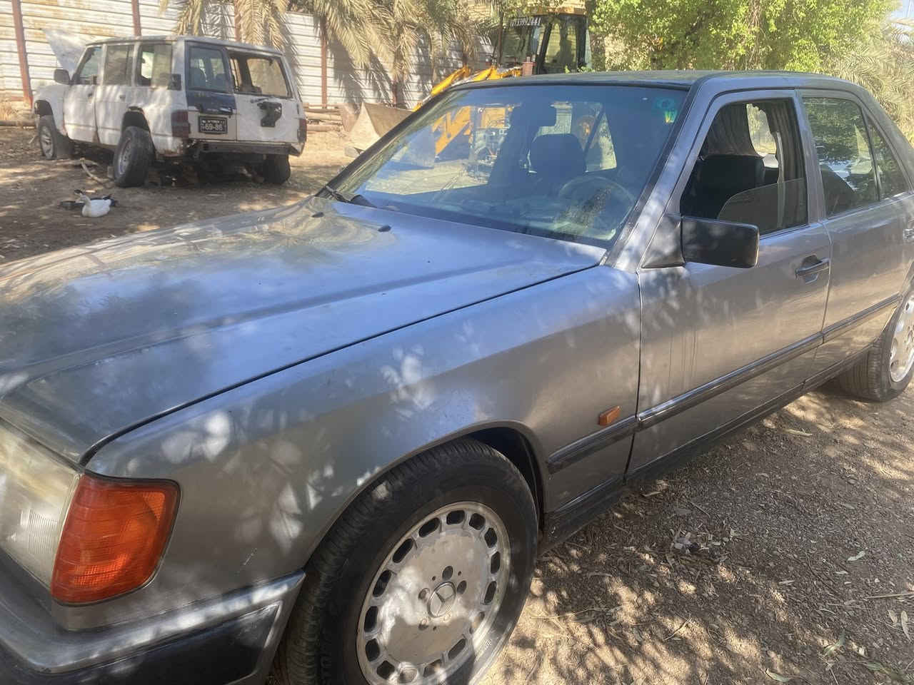 سلام عليكم مارسيدس دب للبيع ٢٣٠ محرك اربعه سلندر ببلادي رقم جديد انكليزي مكانه ميسان سعر اتصل ودلل ***********
