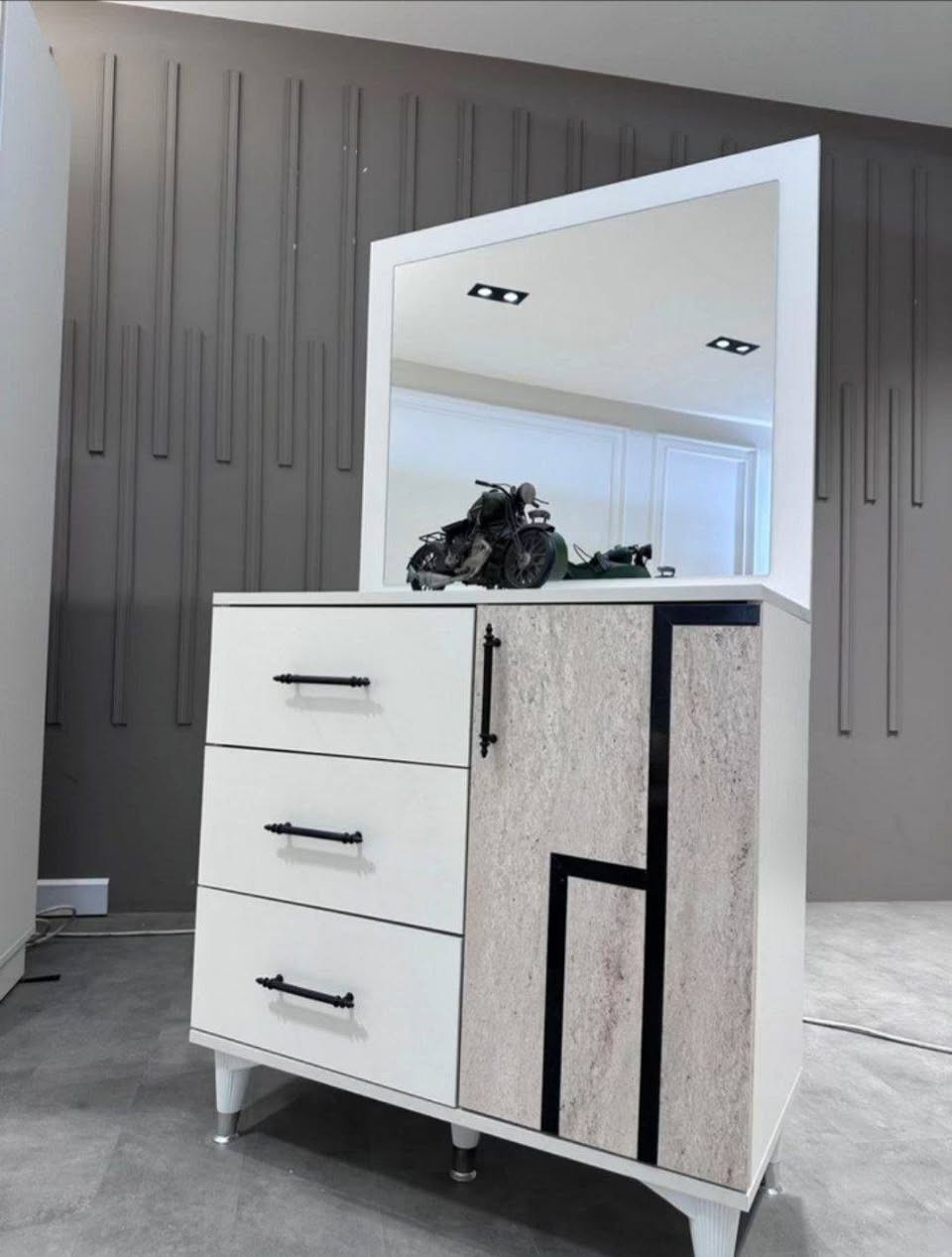 غرف نوم تركية
السعر 725الف
تم وصول موديل *الاسطوره*المرمري
*6قطع*
*ابواب المنيوم جام ضد الكسر*
*اناره داخل الكنتور*
*اناره بالراس العالي مخفيه*
*شازلون مخزن*
*سرير مخزن دبل هايدروليك*
*برغي وجوي حديد*

متوفر مقطع فيديو للمنتج في قناة الغرف التركية 
توصيل خمس، قطع بغداد مجاني اطراف 20 بقية محافظات 75
تصعيد كل طابق 10
ملاحظة الشد مع التوصيل


**إذا كنت صاحب هذا الإعلان وتريد حذفه لأي سبب، رجاءا أرسل رسالة إلى الدعم الفني**