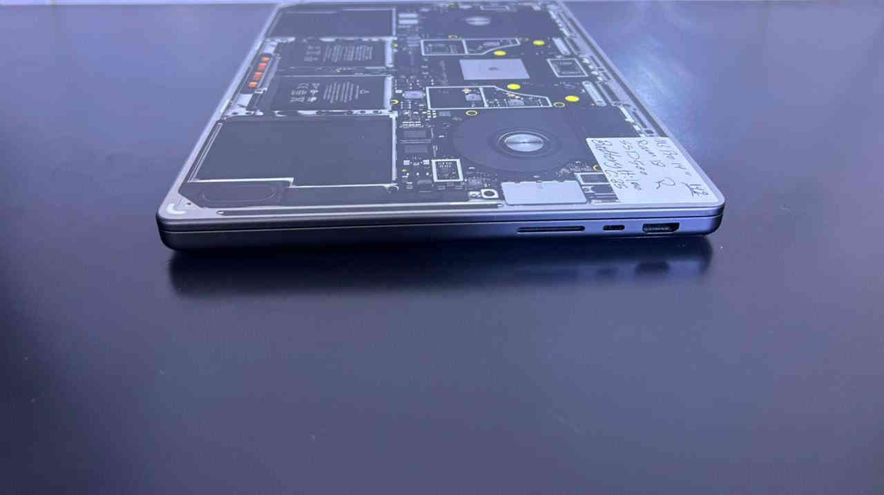 MacBook Pro 2023 
M3 PRO 14”

Ram 18 | SSD 500
Battery 100 | cycle 35 

Price: 2.190.000 

ملاحظة : الماك عليه تغليف فريد من نوعه لحماية الماك

***********
