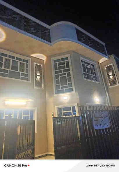 دار للبيع مساحة 160م مربع طابقين 5غرف نوم واستقبال وصالة ومطبخ وخدمات 

السريدات الخفاجات المربع الثاني قرب سنتر الملاك 

سعر 165وبي مجال 

***********
