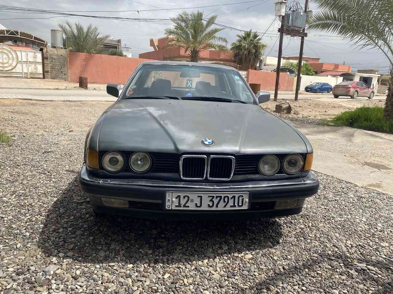 السلام عليكم تمت اعادة النشر بسبب الوعود الكاذبة بي ام 735 للبيع كير محرك شرط  كير عادي  تحويل شرط رقم نينوى انكليزي  سنوية الى 30 داخلها نضيف ابطاين جدد دوشمه سقفيه جديدة تبريد يعوزو بس غاز. كهربائيات كلها شغالة لايت زنون عالي  وهاي السيارة شوف العين وهذا رقمي  *********** مكان السيارة  الشرقاط  السعر خاص وحياكم الله
