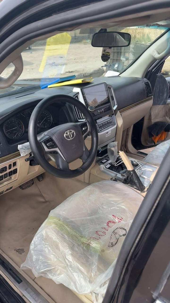 السلام عليكم 
لاندكروز 11محدث 2021 Vxr محرك واحد وعشرين سياره مصبوغه عام السياره خير من الله اردلها ملاحضات بسيطه رقمها اربيل ومستعجل ع بعيها سعرها مناسب جدا وخاص اوتصل 
***********
