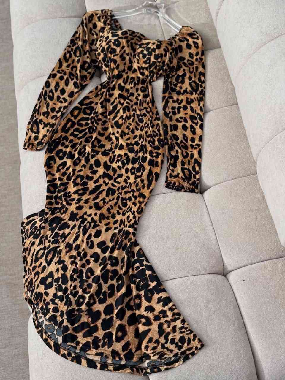 فستان ميدي❤‍🩹
السعر 25 
خامة سكوب كريب
36-38-40-42-44


**إذا كنت صاحب هذا الإعلان وتريد حذفه لأي سبب، رجاءا أرسل رسالة إلى الدعم الفني**