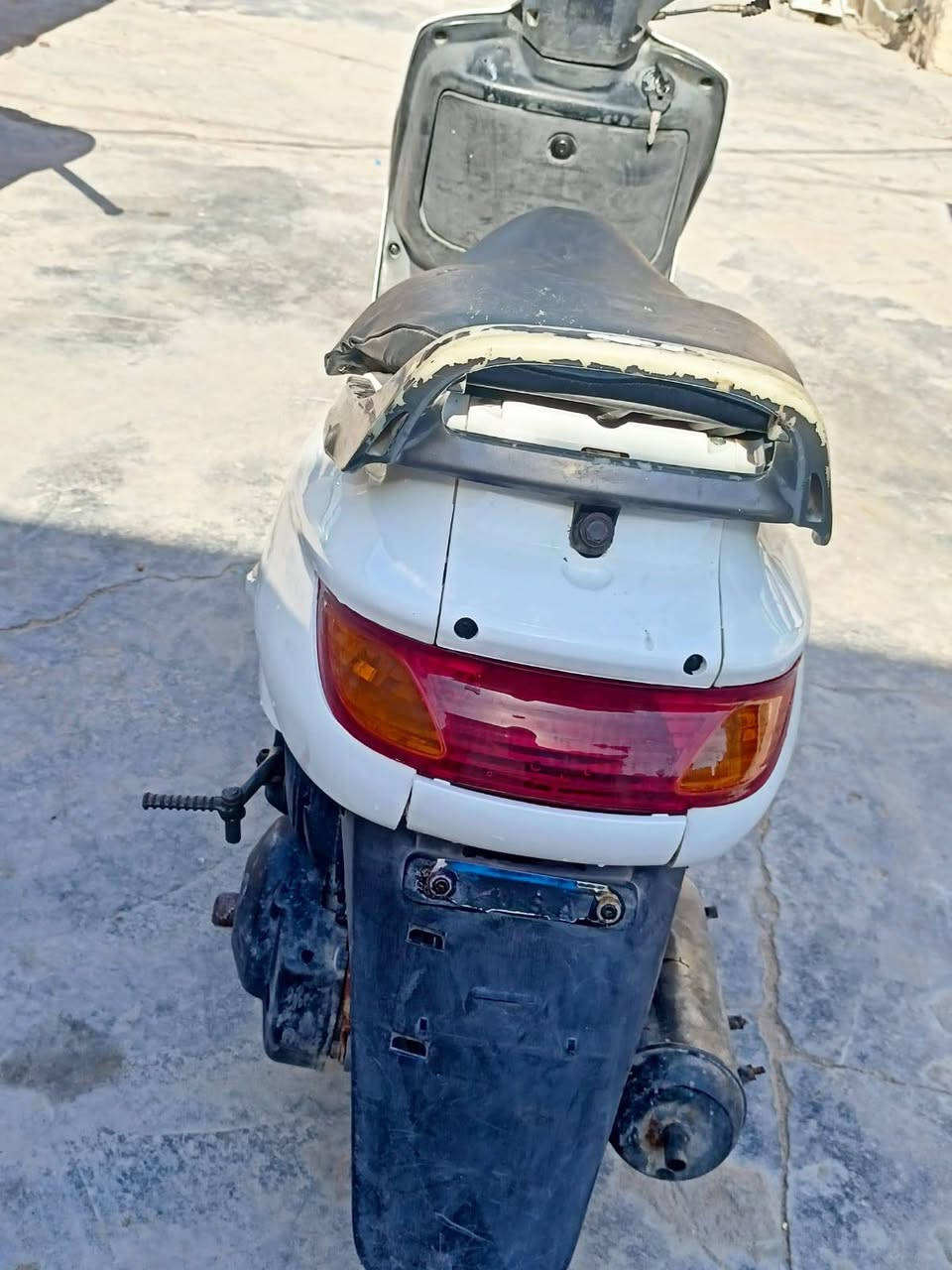 دراجه فراشه شغال بيها ما بيها اي نقص العنوان بصره الزبير السعر 450 وبيها مجال للشراء هذا رقم على الواتساب دراجه كامله ***********
