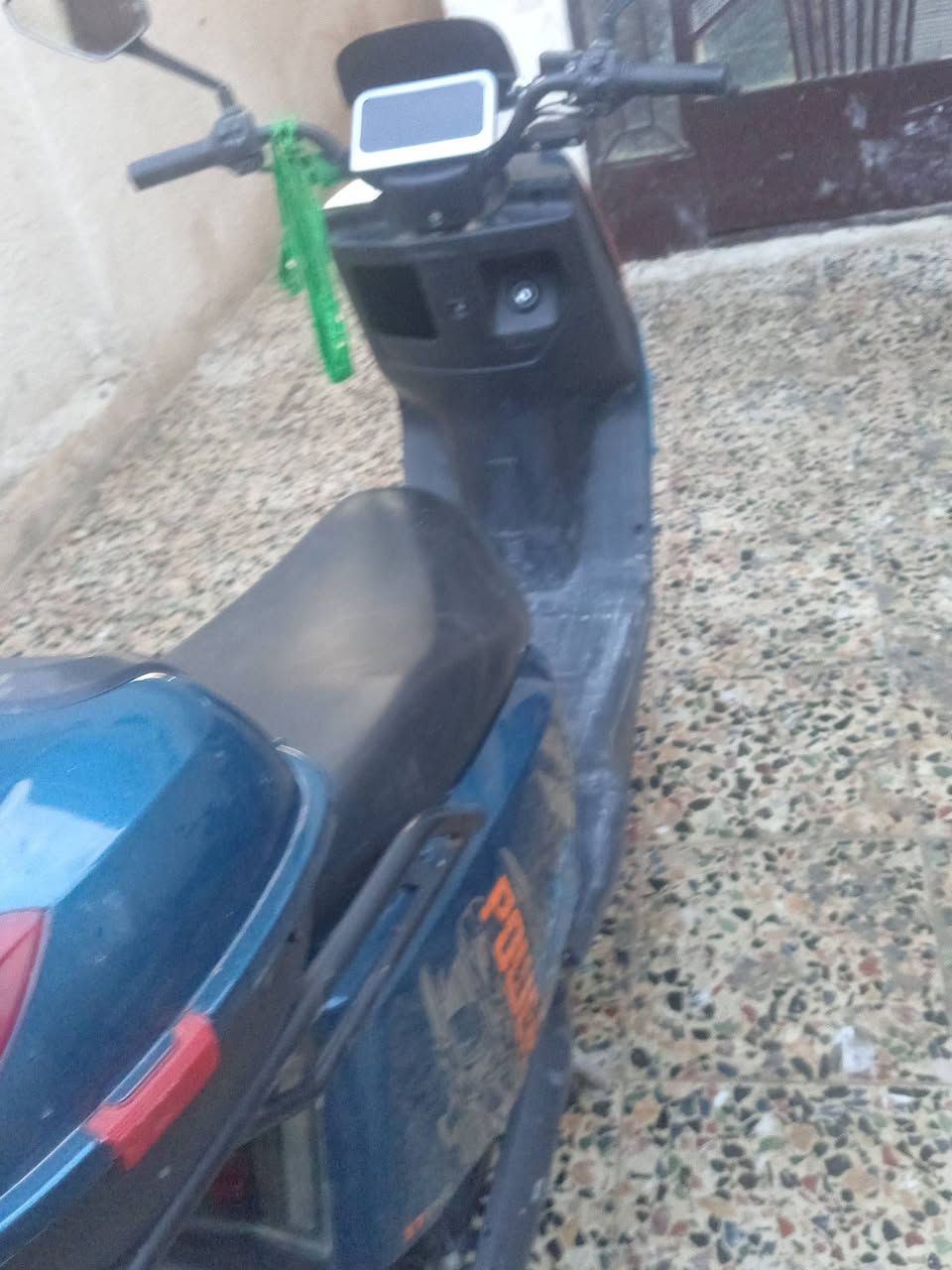 ​البطاريات: 4 بطاريات قوية، شحنها يطول وتبيض الوجه بالمشي.
الكهربائيات: شاشة ديجيتال واضحة، إنارة، ومرايا.. كلشي شغال.
​الوضع العام: الدراجة نظيفة جداً ومشيها ناعم، لا صوت ولا عطلات محرك.


**إذا كنت صاحب هذا الإعلان وتريد حذفه لأي سبب، رجاءا أرسل رسالة إلى الدعم الفني**