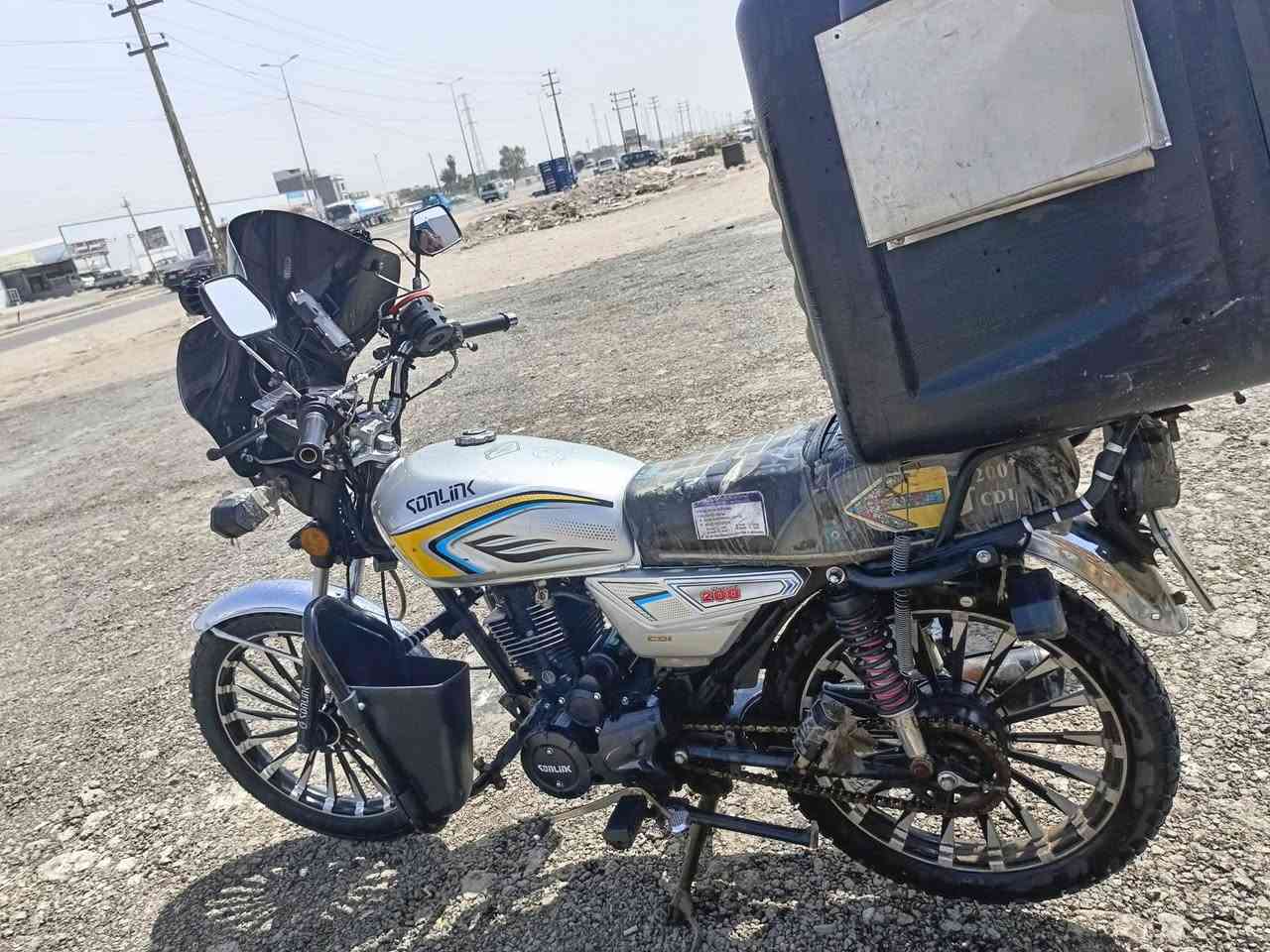 سلام عليكم دراجه يراني
موديل 24محدثه 25
كامله لا تبخير ولا تنقيص محرك 200
ترايك البصره 😂
كهربايات كلها شغاله 
لايت بومه يعمي عمي مبيثري
دراجه حلوه ونضيفه وراق كامله 
سعر 600
المكان ابو غريب 
***********واتساب
