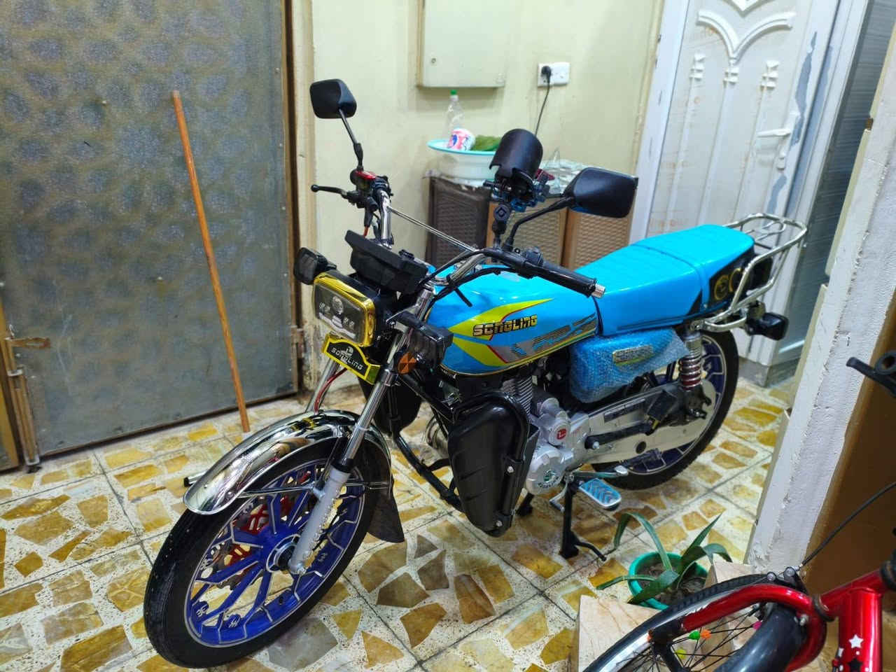 السلام عليكم دراجه إيراني رمبه زيرو ماماشيه صار اقل من شهر من نزلها من الرمبه بيدي 5 كير السعر 750 وبيها مجال للطيبين العنوان بغداد الحريه الرقم ***********
