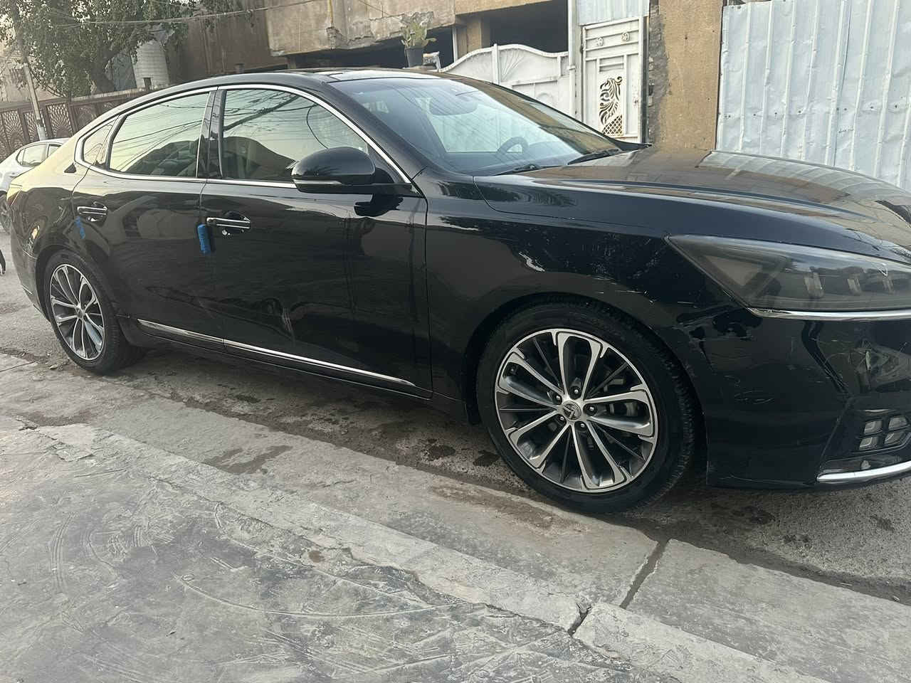 السلام عليكم 
كادنزا 2018 وار امريكي حادثها خفيف موجودة صور حادث بلا دواخل 
ماشية 98 
رقم بغداد جديد بسمي 
جاهزة من كلشي 
موصفات فول برايم 
ما عدة البردة 
كشنات  كهرباء خزن جلد تدفئة تبريد بحالة جيدة 
حساس امامي خلفي 
رادار 
بصمة 
فتحة 
تحكمات 
مري شفط 
وهواي موصفات 
محرك 3300 GDI مكفول 
كير مكفول 
تبريد تدفئة شغالة 
صدر جديد تخم تاير جديد 
مابيها نقص 
مكانها بغداد 
للاستفسار ‭*********** 
السعر 155 بي مجال 
صور حادث و سونار ع خاص او واتس
